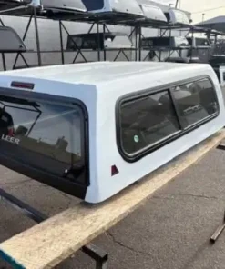 2024 - Curren Toyota Tacoma Leer 100S Mile High Deluxe Topper